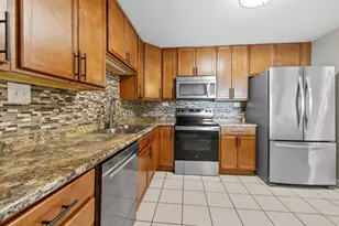 375 Plum Creek Dr, Wheeling, IL 60090 - Photo 9
