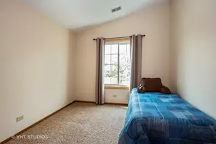 1517 Commodore Ct, Schaumburg, IL 60193 - Photo 15