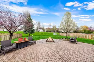 987 Valley Stream Dr, Pingree Grove, IL 60140 - Photo 31