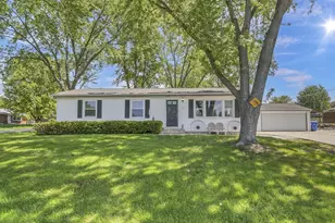 137 Birchwood Rd, Carpentersville, IL 60110 - Photo 1