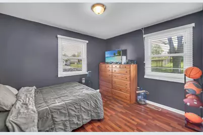137 Birchwood Road, Carpentersville, IL 60110 - Photo 9