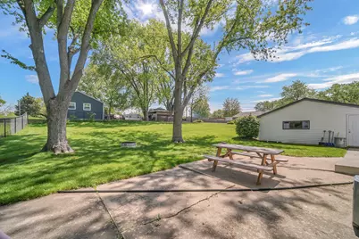 137 Birchwood Road, Carpentersville, IL 60110 - Photo 23