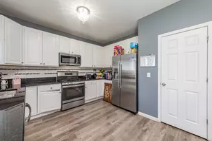 1995 W Meadowview Dr, Round Lake, IL 60073 - Photo 9