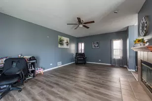 1995 W Meadowview Dr, Round Lake, IL 60073 - Photo 11
