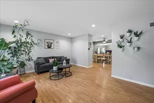 39 Boxwood Ln, Cary, IL 60013 - Photo 3