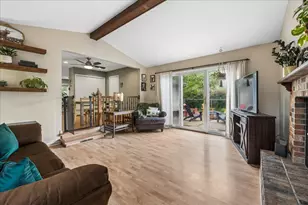 39 Boxwood Ln, Cary, IL 60013 - Photo 9