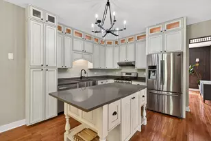 28364 N Lakeview Cir, McHenry, IL 60051 - Photo 9