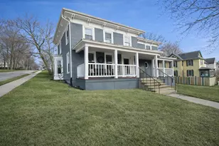 402 S Ottawa Ave, Dixon, IL 61021 - Photo 1