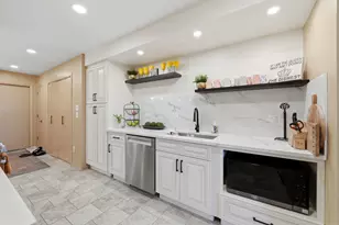 9081 Del Prado Dr, Palos Hills, IL 60465 - Photo 9
