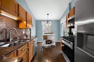 2696 S Embers Ln, Arlington Heights, IL 60005 - Photo 7