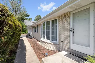 205 Oak Ave, Westmont, IL 60559 - Photo 9