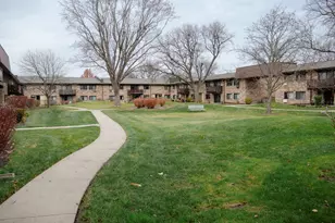 2612 N Windsor Dr, Arlington Heights, IL 60004 - Photo 7