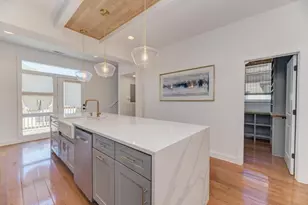 2838 N Hamlin Ave, Chicago, IL 60618 - Photo 15