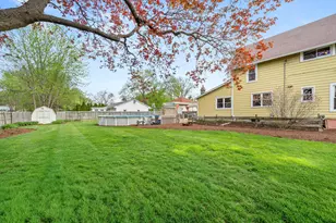155 Maple St, Sugar Grove, IL 60554 - Photo 5