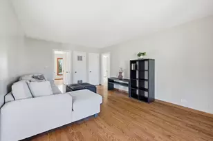 400 Banbury Ave, Elk Grove Village, IL 60007 - Photo 13