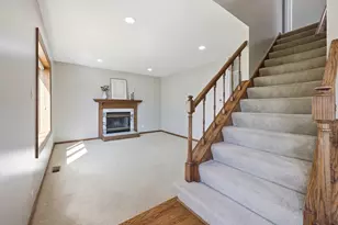 400 Banbury Ave, Elk Grove Village, IL 60007 - Photo 3