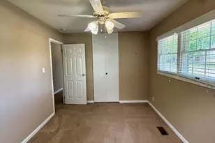 401 Holly Dr, Streamwood, IL 60107 - Photo 7