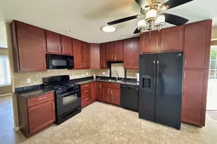 401 Holly Dr, Streamwood, IL 60107 - Photo 5