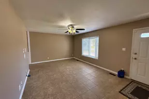 401 Holly Dr, Streamwood, IL 60107 - Photo 3