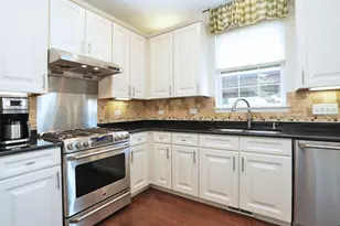 2140 Edgartown Ln, Hoffman Estates, IL 60192 - Photo 9