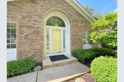 281 Governors Lane #281, Elgin, IL 60123 - Photo 3