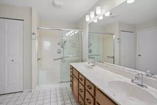 1009 Huntington Dr, Elk Grove Village, IL 60007 - Photo 15