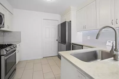 1009 Huntington Drive, Elk Grove Village, IL 60007 - Photo 9