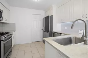 1009 Huntington Dr, Elk Grove Village, IL 60007 - Photo 9