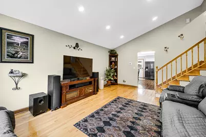 557 W Crockett Avenue, Elmhurst, IL 60126 - Photo 3