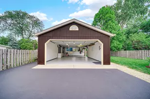 557 W Crockett Ave, Elmhurst, IL 60126 - Photo 25