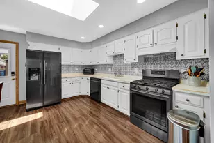 557 W Crockett Ave, Elmhurst, IL 60126 - Photo 5