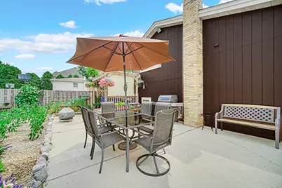 557 W Crockett Avenue, Elmhurst, IL 60126 - Photo 23