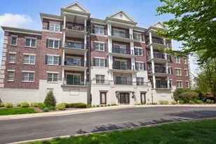 446 Mcdaniels Cir, Clarendon Hills, IL 60514 - Photo 1