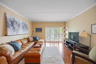 446 Mcdaniels Cir, Clarendon Hills, IL 60514 - Photo 3