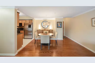 446 McDaniels Circle #302, Clarendon Hills, IL 60514 - Photo 5