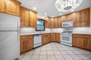 244 Arapahoe Trail, Carol Stream, IL 60188 - Photo 9