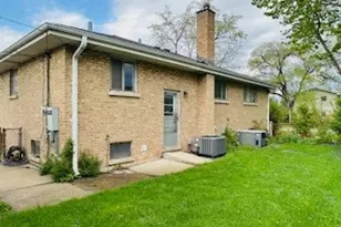 7800 S 78th Ct, Bridgeview, IL 60455 - Photo 3