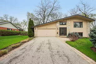 236 Monument Ave, Barrington, IL 60010 - Photo 1