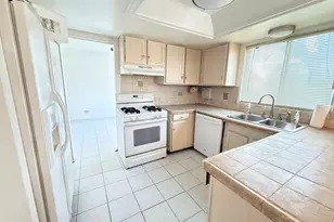 375 Longford Dr, Elgin, IL 60120 - Photo 9