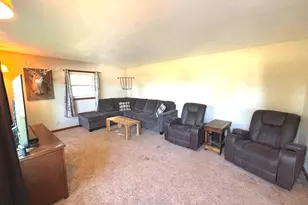 701 Boyd Ave, Iuka, IL 62849 - Photo 3