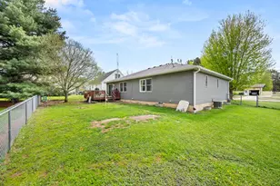 323 W Church St, Genoa, IL 60135 - Photo 23