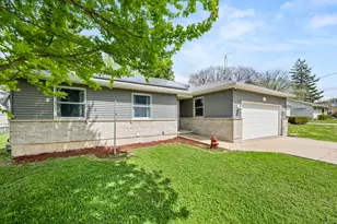 323 W Church St, Genoa, IL 60135 - Photo 3