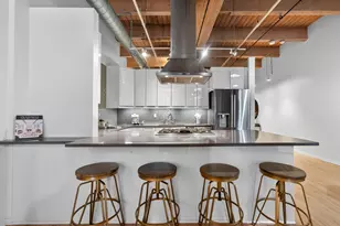 375 W Erie St, Chicago, IL 60654 - Photo 9