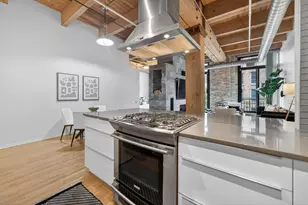 375 W Erie St, Chicago, IL 60654 - Photo 11