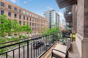 375 W Erie St, Chicago, IL 60654 - Photo 17