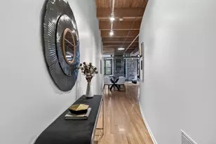 375 W Erie St, Chicago, IL 60654 - Photo 5