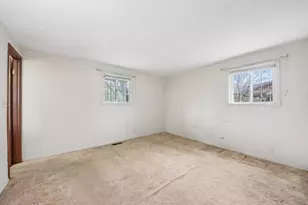 907 Jeffery Ct, Schaumburg, IL 60193 - Photo 9