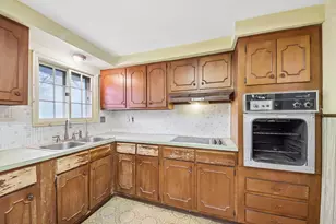 907 Jeffery Ct, Schaumburg, IL 60193 - Photo 7