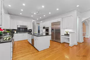 1611 Burr Oak Dr, Libertyville, IL 60048 - Photo 11