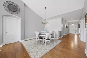 4055 Chesapeake Ln, Naperville, IL 60564 - Photo 5